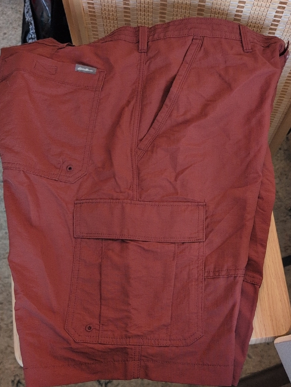 Eddie Bauer Men's Shorts in Burgundy - Picture 4 of 9